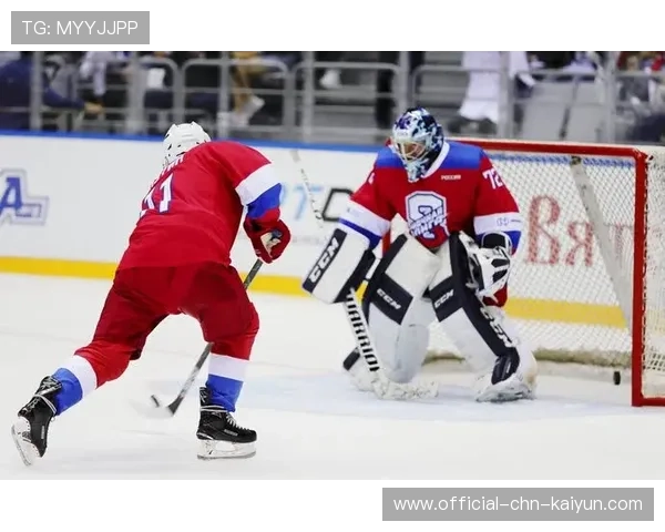NHL冰球快攻飞扑破门点燃球场气氛